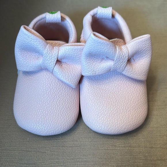 first footsteps Other - Pink Bow Baby Shoes size 2
